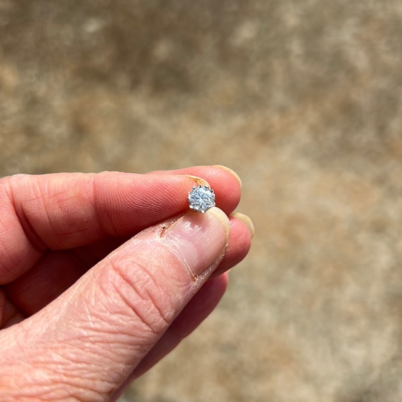 Moissanite earrings - Picture 2 of 6